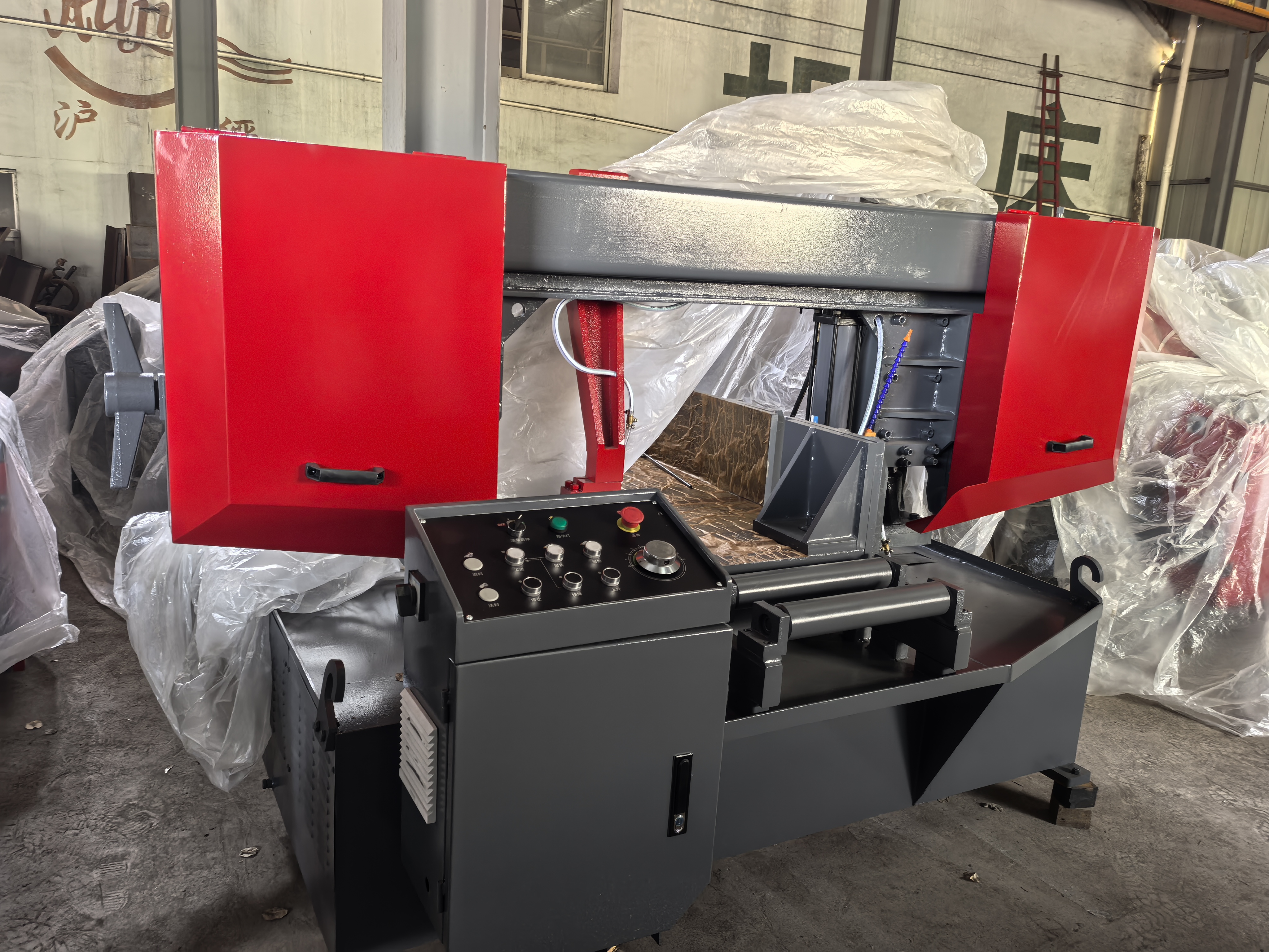 Ленточная пила по металлу горизонтальная поворотная 0-60° для труб