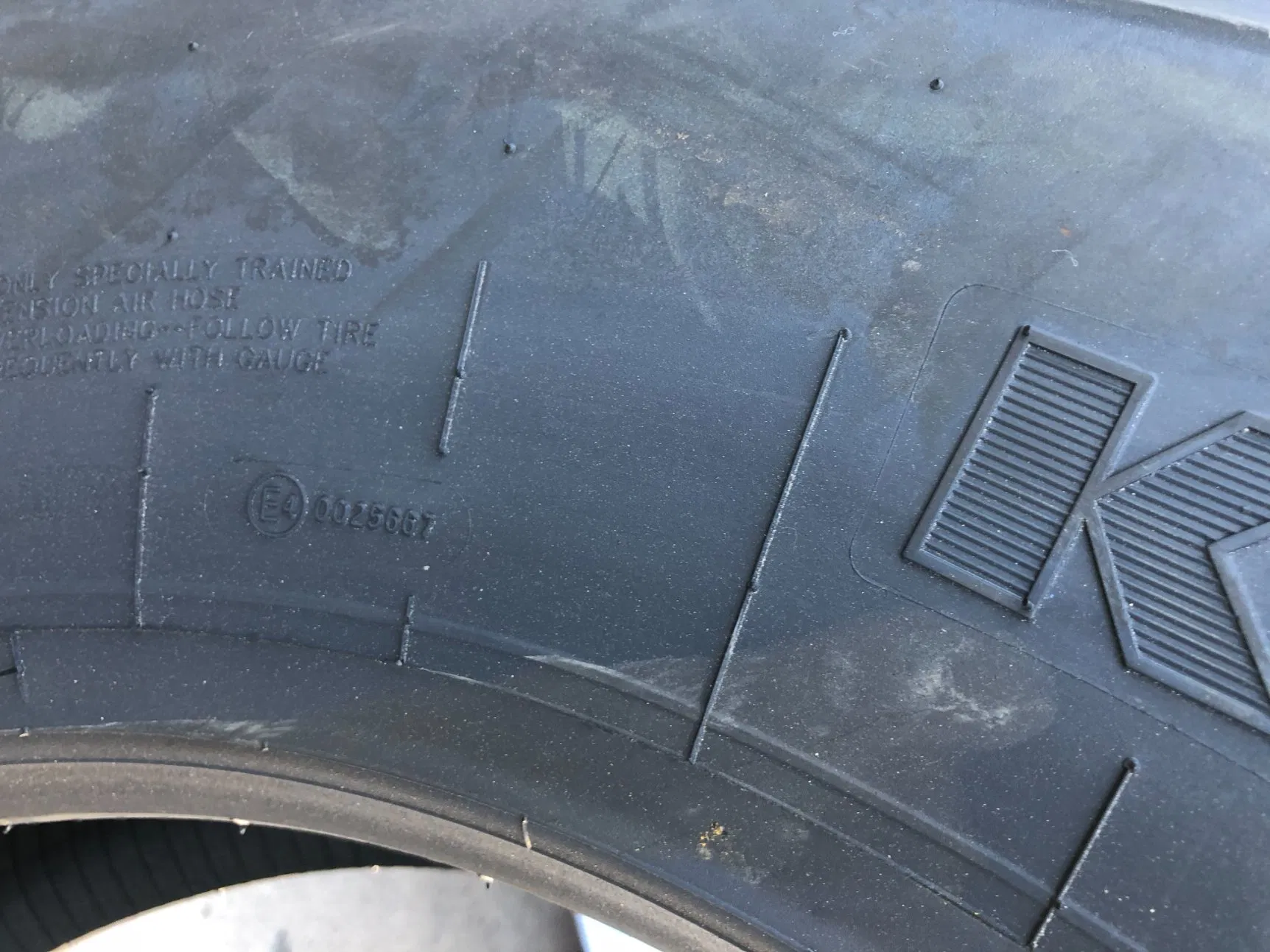 Truck Tire Constancy 12R22.5 Heat-Resistant High Load 1200kg Anti-Burst for Middle East Market