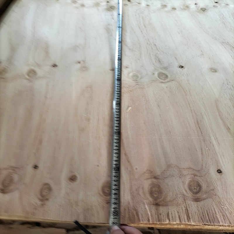 China Manufacturer Rotary Cutter Thinckness 2.2mm Pine Veneer for Pine Plywood