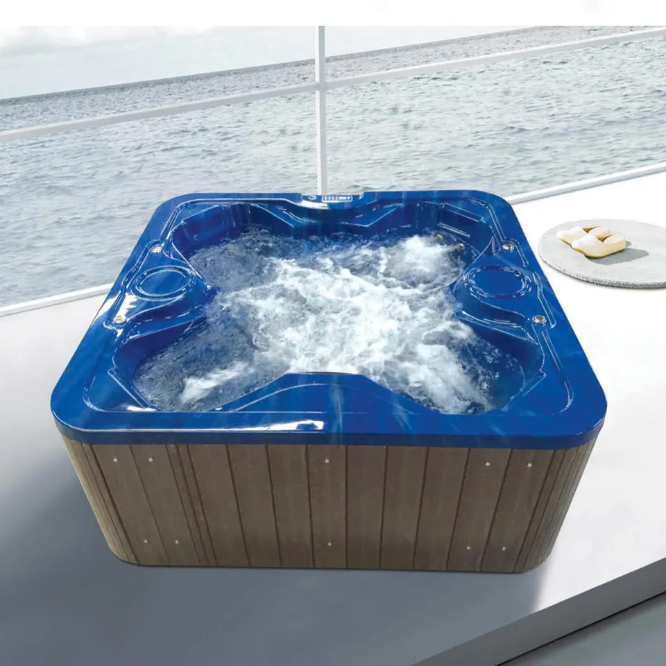 Большой уличный спа-бассейн на 7 человек с гидромассажем и ТВ