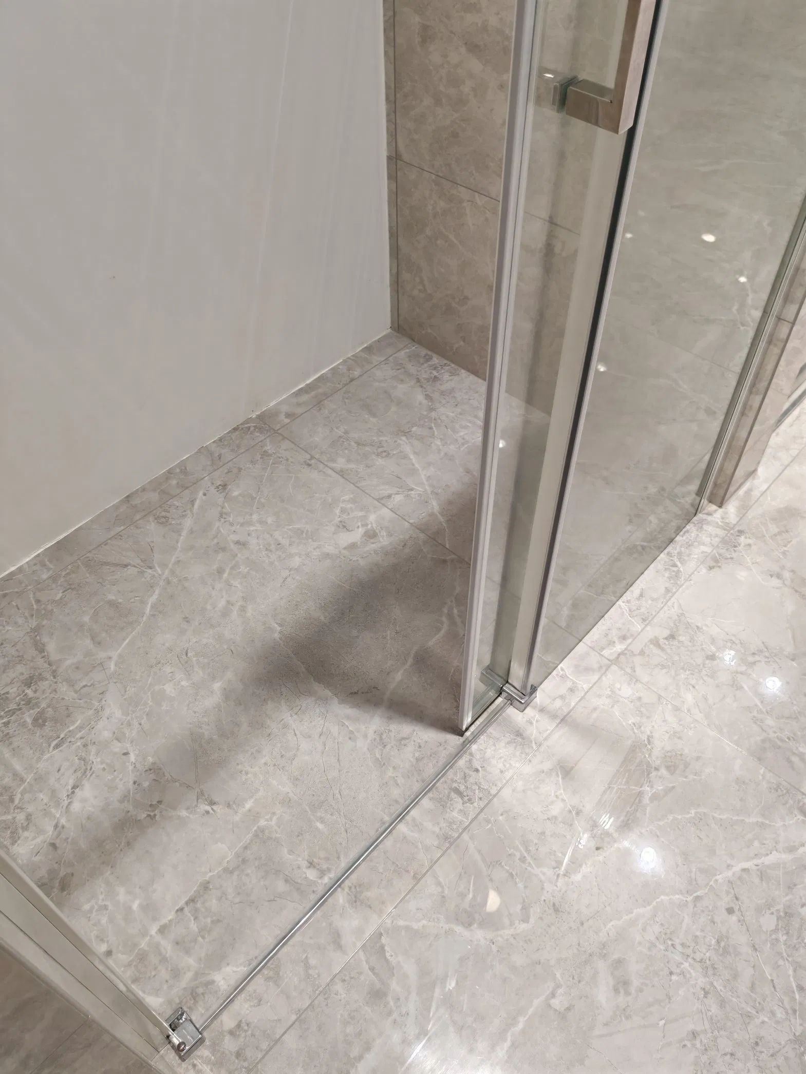 Sleek Chrome Sliding Door Shower Enclosure for Luxury Bathroom Designs