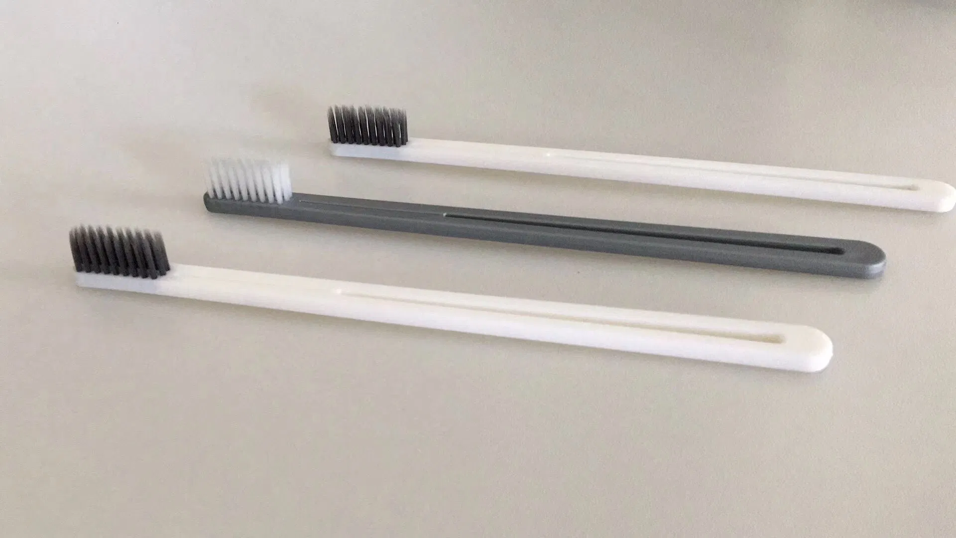 Disposable Toothbrush with Hotel Amenities for Hotel Room