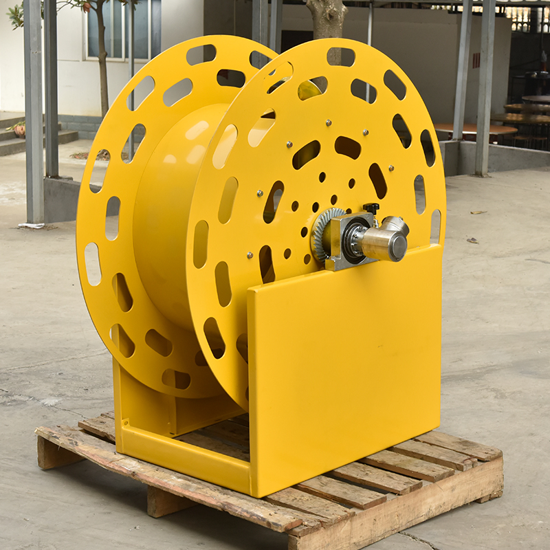 Versatile Manual Hose Reel for Safe and Easy Refueling