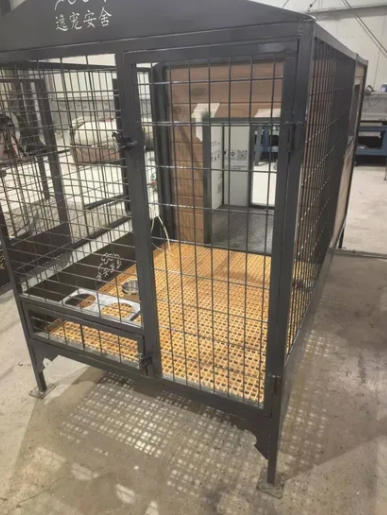 Windproof Anti-Corrosion Large Outdoor Elevated Dog House