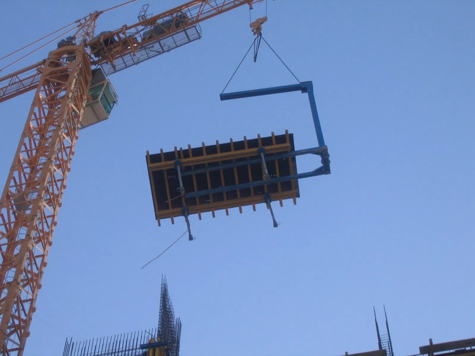 Manufacture Weight Balance Lifting Crane Fork for Sale Table Formwork Slab Formwork H20 Timber Beam Formwork