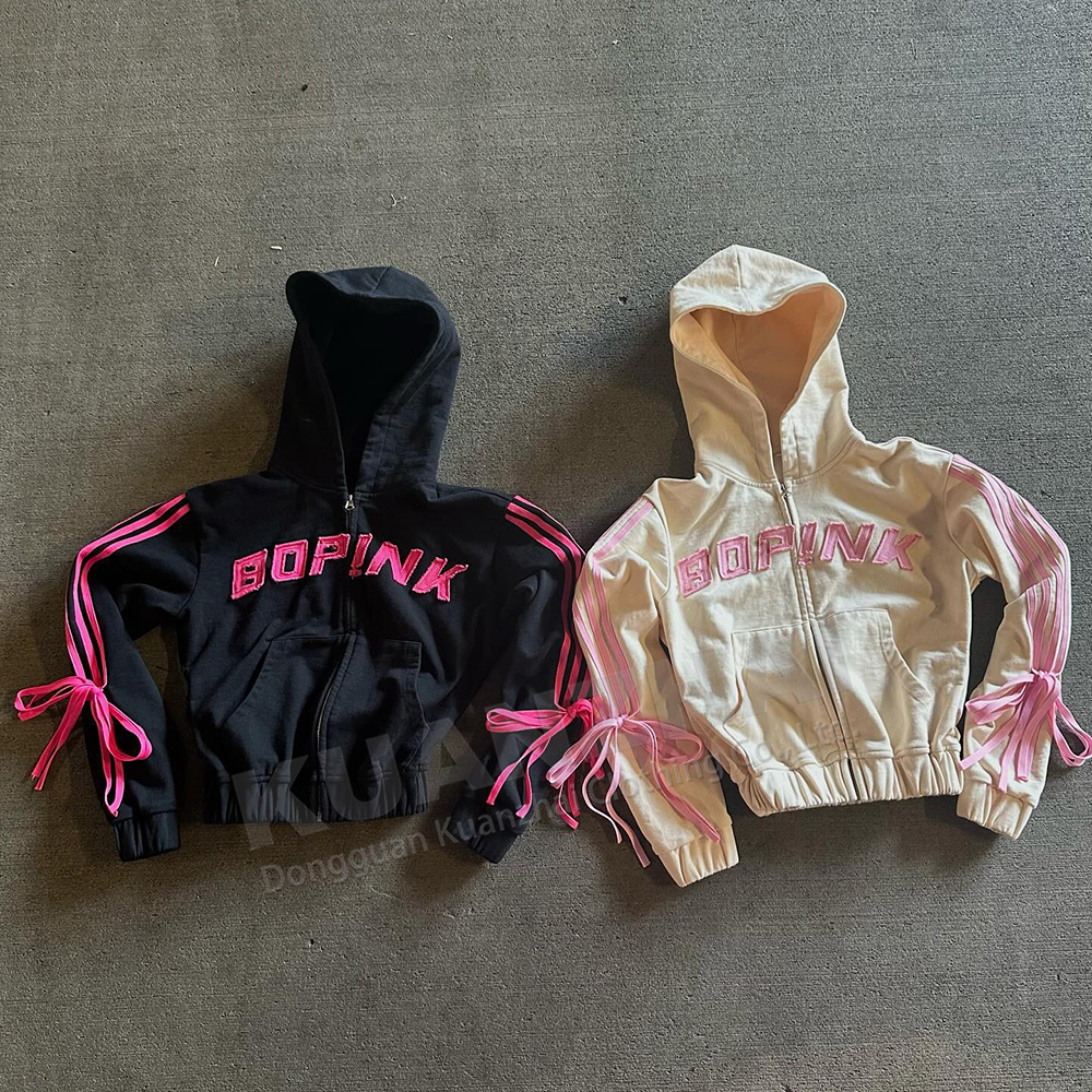 Костюм женский куртка с капюшоном и брюки расклешенные