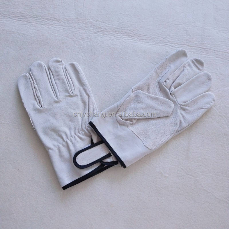Premium Heat Resistant BBQ Mitts for Outdoor Cooking