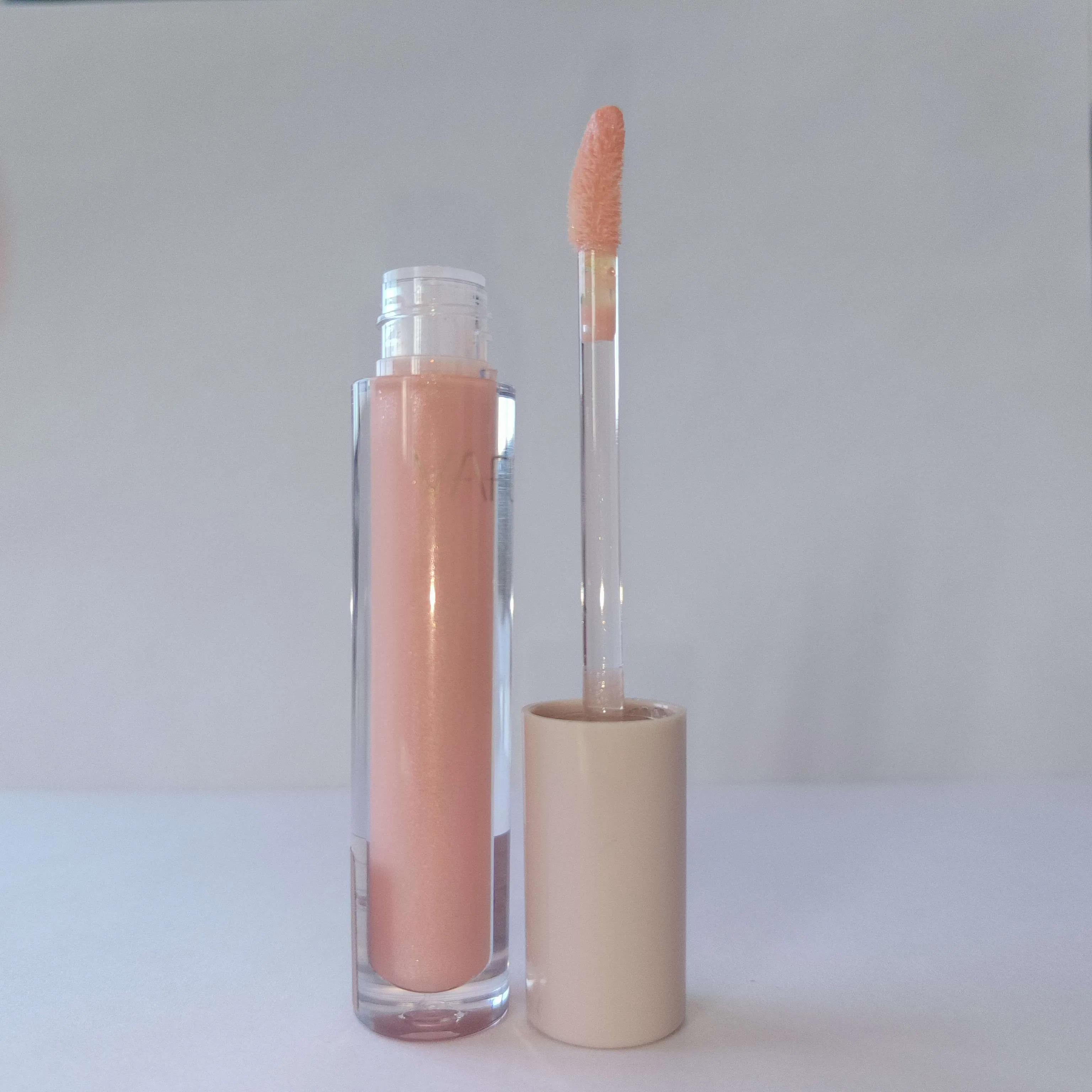Customizable Radiant Shine Lip Gloss for All-Day Color