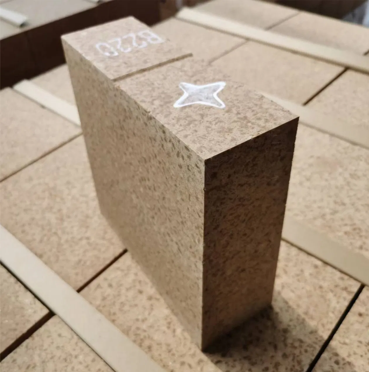 Магнезитошпинельный кирпич LZR MLJ85 для вращающейся печи