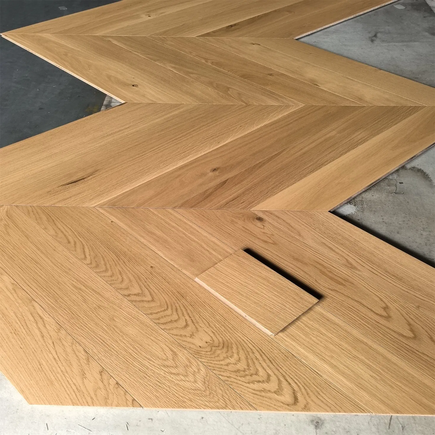 15mm Indoor Oak Flooring Solid Wood Multilayered Natural European Oak White Engineered Hardwood Flooring