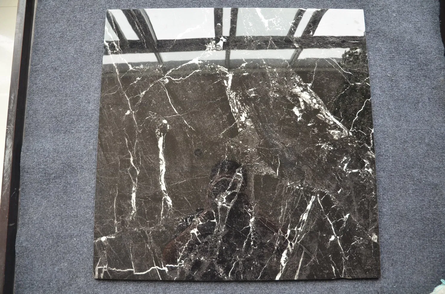 Керамогранитная плитка 600x600 мм черно-белая квадратная