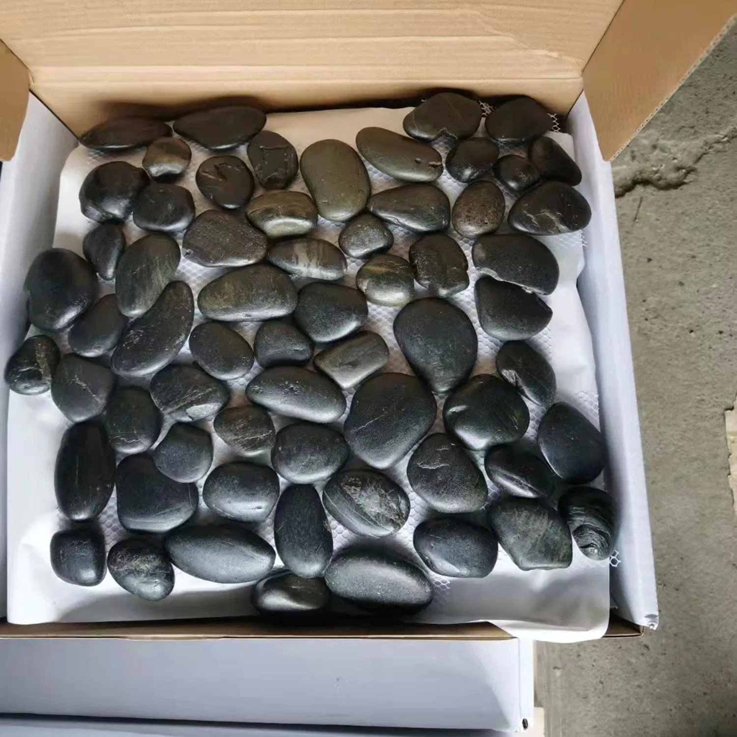 Garden Path and Bathroom Floor Decorative Sliced Pebble Stone Tile on Mesh