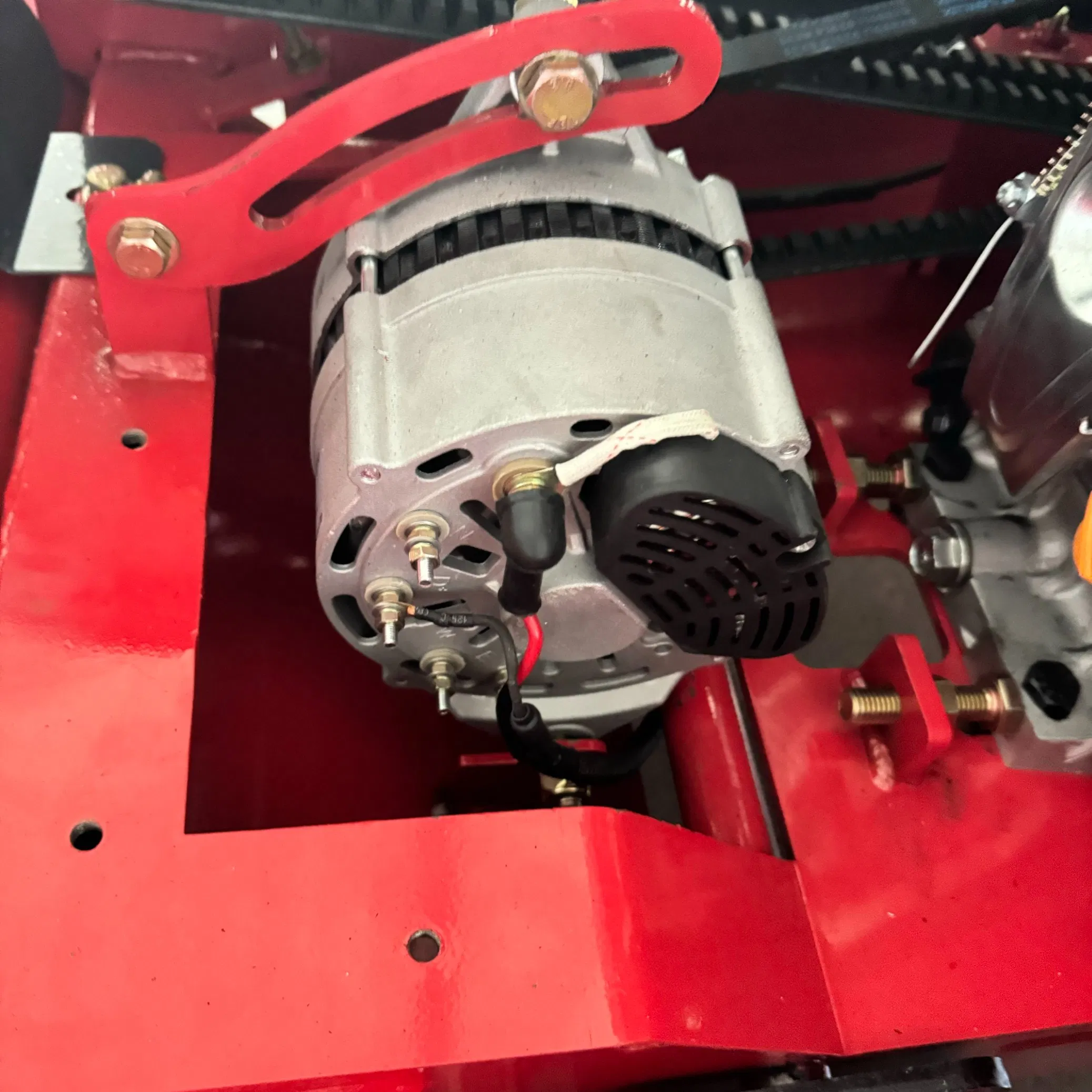 Газонокосилка самоходная бензиновая с дистанционным управлением