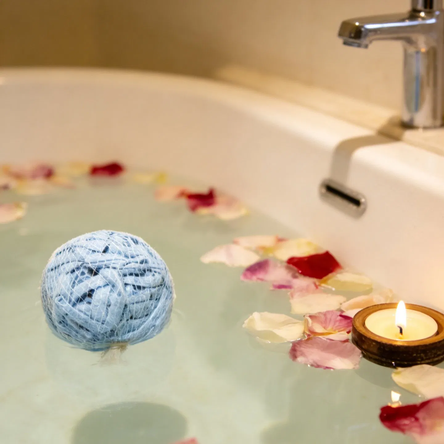 Oil Absorbing SPA Decor Balls for Hotel Hot Spring Pool Floating Purify