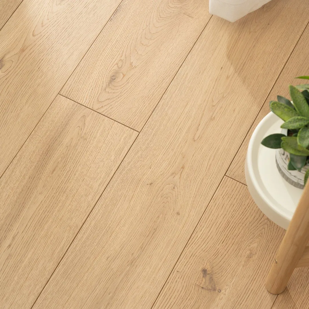 Premium Natural Oak Solid Wood Flooring with Unique Grain