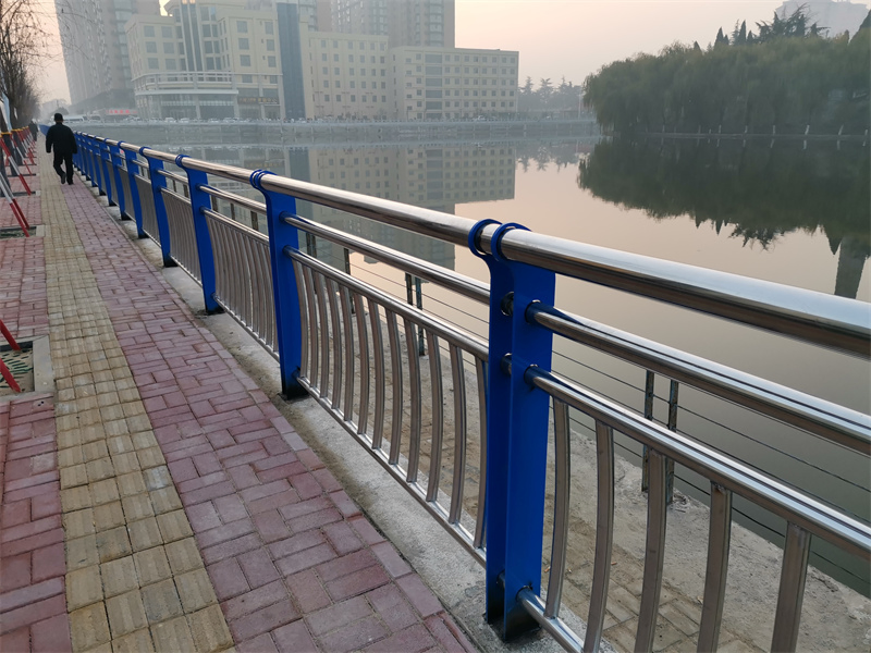 Customized Stainless Steel Pipes Composite Steel Traffic Safety Barrier Bridge Crash Guardrail for Safety