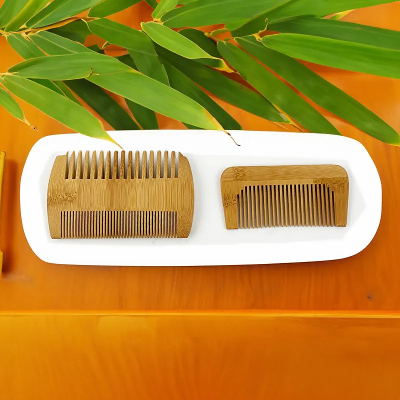 Расческа-детанглер из бамбука с широкими зубьями