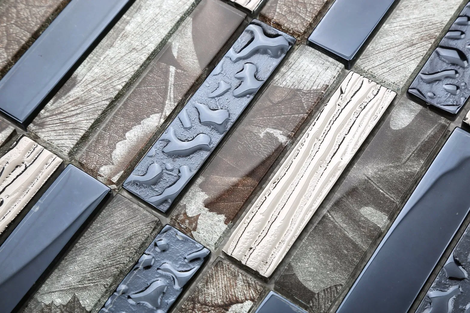 Мозаичная плитка под камень для ванной и пола