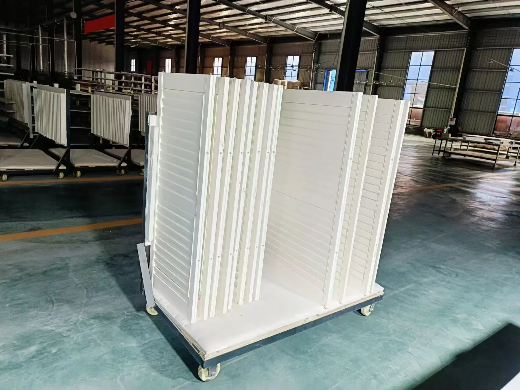 Customized Colors PVC Vinyl Plantation Interior Shutters Alloy Types