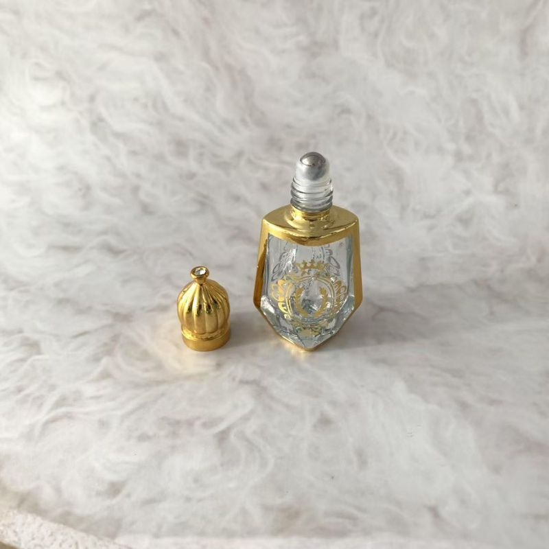 Hot Sell Portable Shiny Gold Glass Mini New Design Cosmetic Perfume Bottle with Roll on Ball