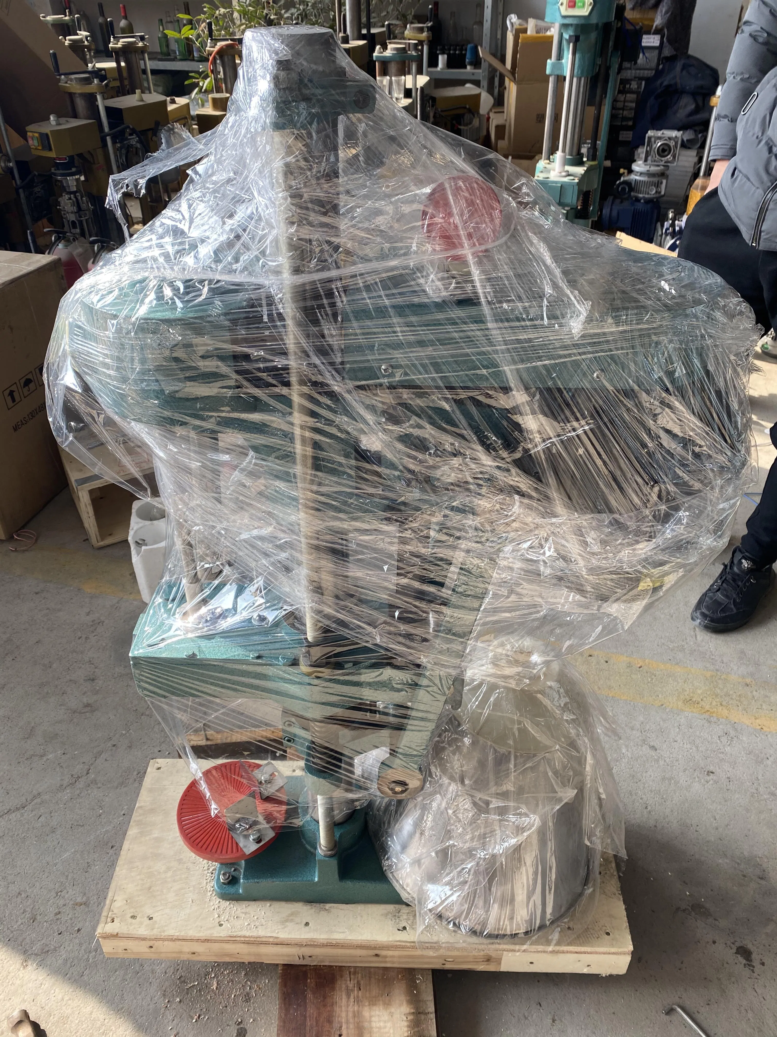 Cork Machine for Sealing Glass Wine Bottles