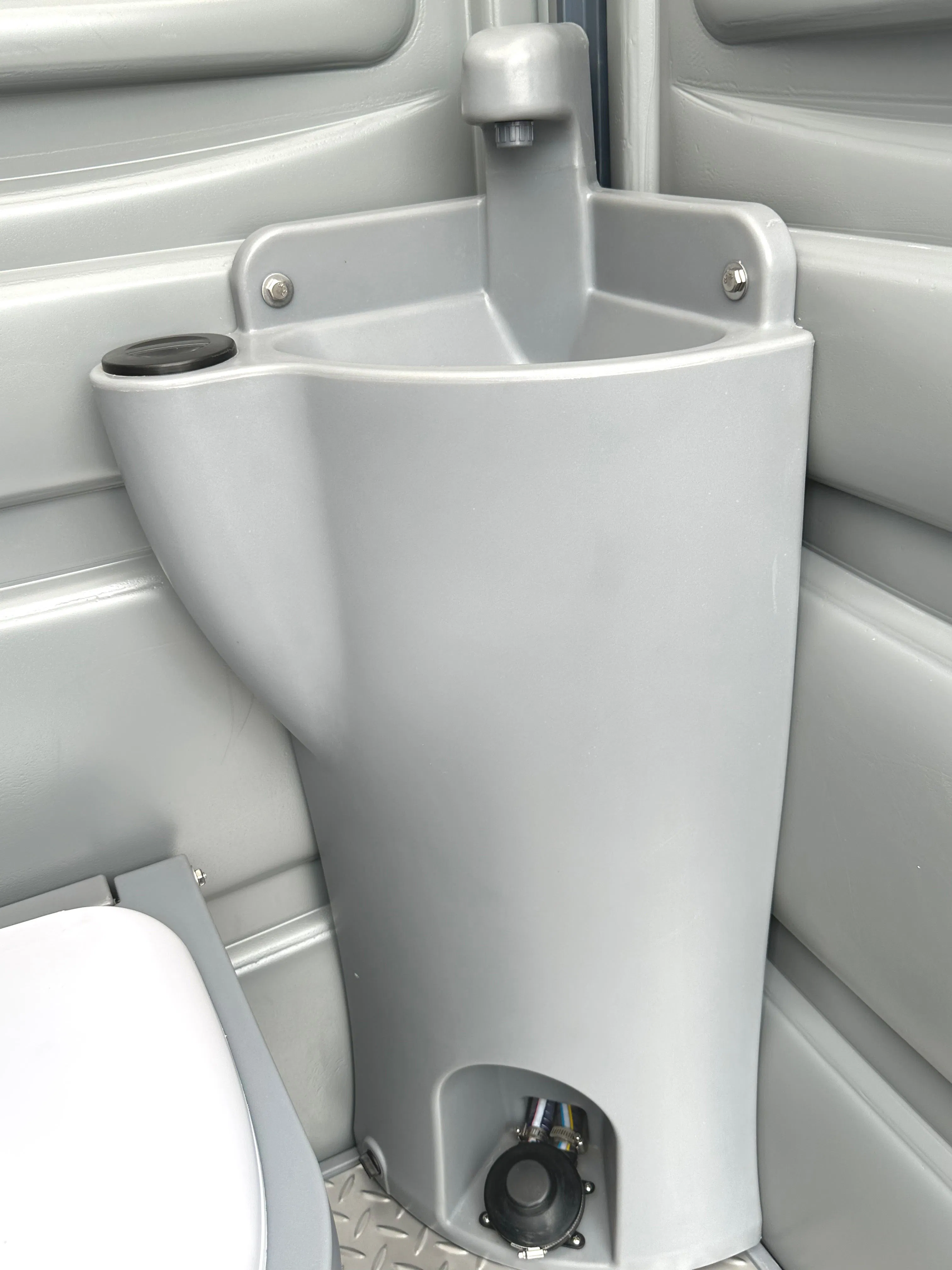 Factory Price New Design Durable HDPE Portable Toilet Seated Easy Assembly Modular Movable Toilet