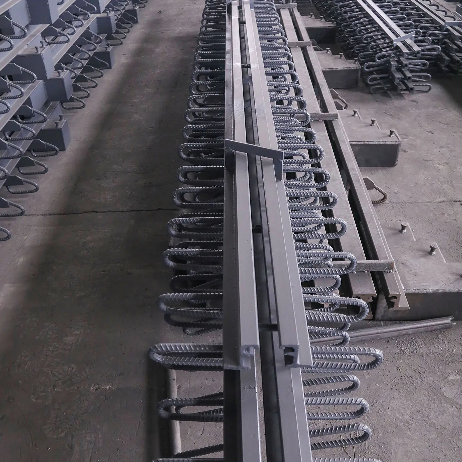 Stainless Steel Plate Finger Expansion Joints Comb Tooth Plate Bridge Expansion Joint Used for Highway Bridge