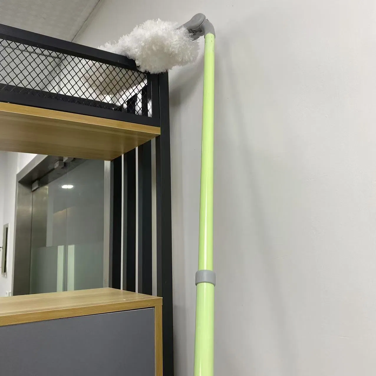 Microfiber Telescopic Duster - Reusable, Bendable Duster with a 40-Inch Extension Pole for Cleaning Ceiling Fans and High Ceilings (Green Versio)