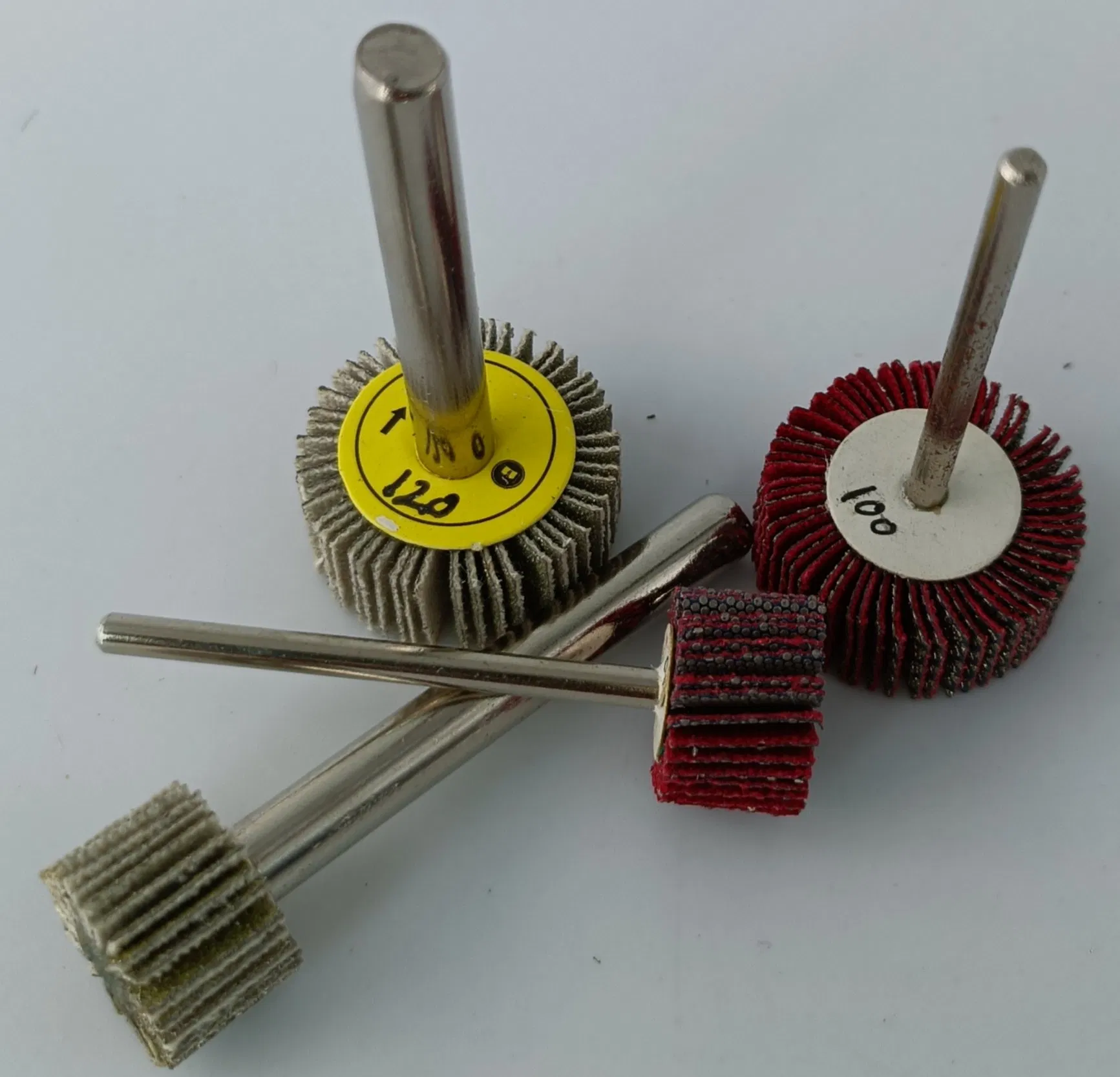 Абразивный лепестковый круг на шпинделе BOSDI