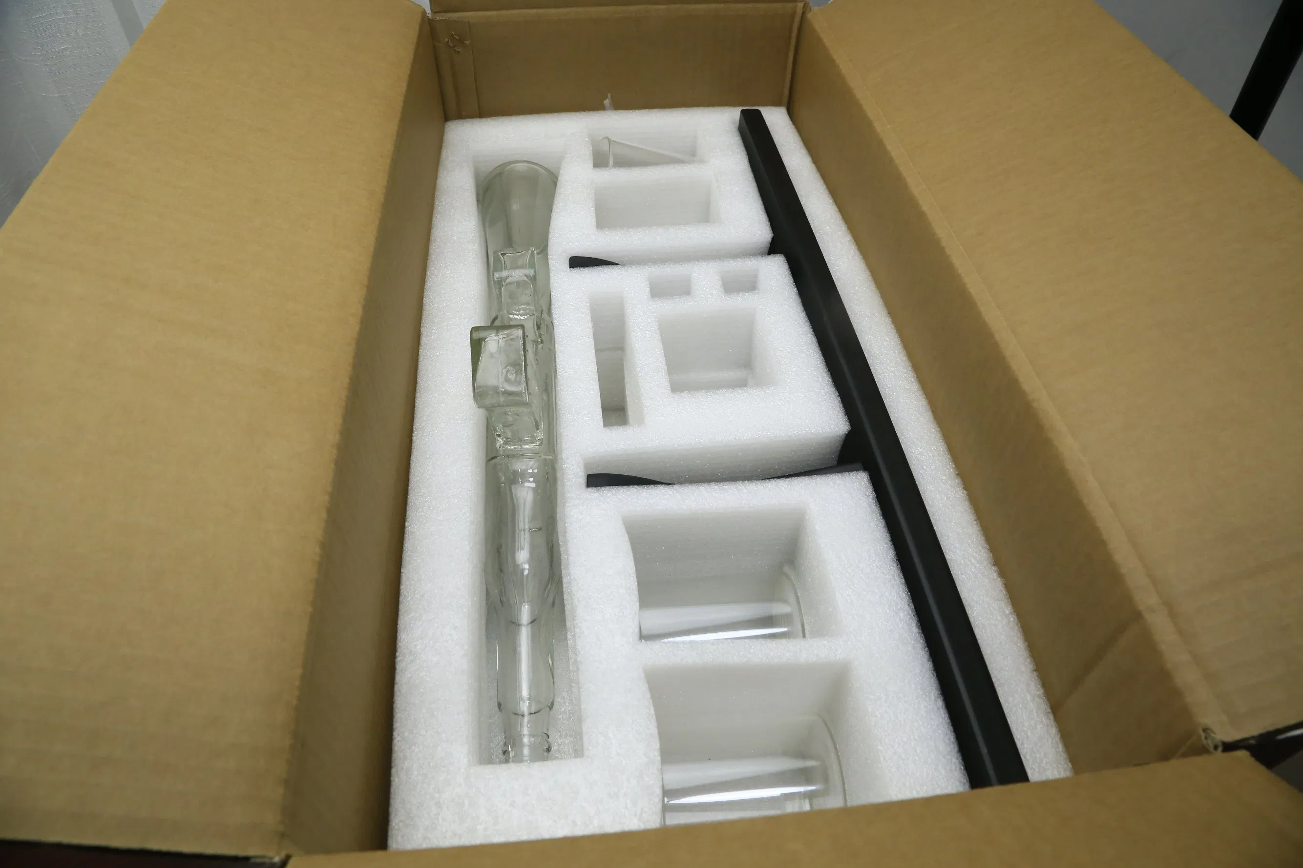 Handmade Glass Bottle Decanter Ak 47 Gun Shape Bottle Glass Whiskey Decanter and Glasses Sets