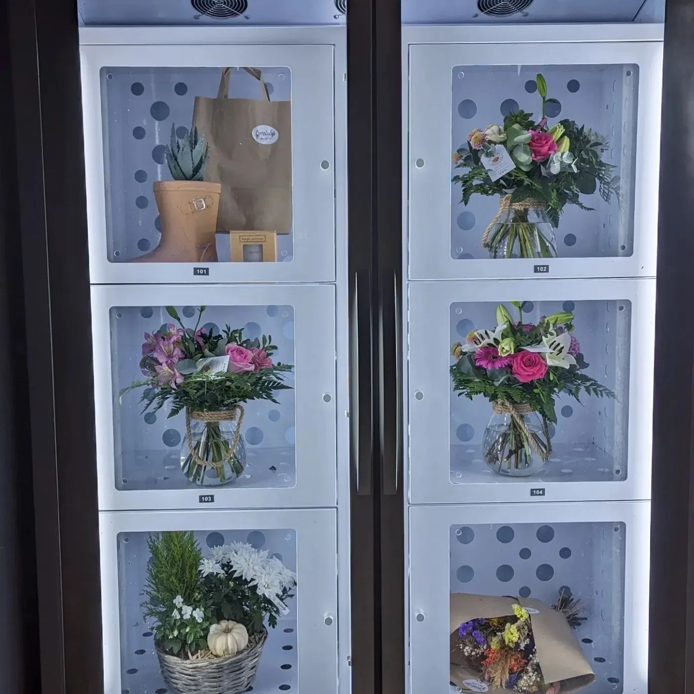 Weimi Fully Automatic Locker Fresh Flowers Vending Machine with Cooling System for Rose Bouquets in Shopping Mall