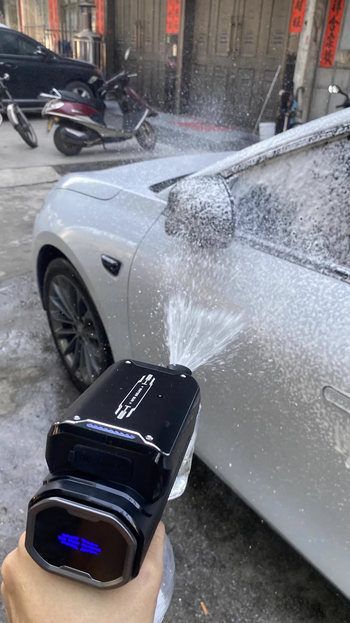 Беспроводной пистолет для мойки авто с аккумулятором