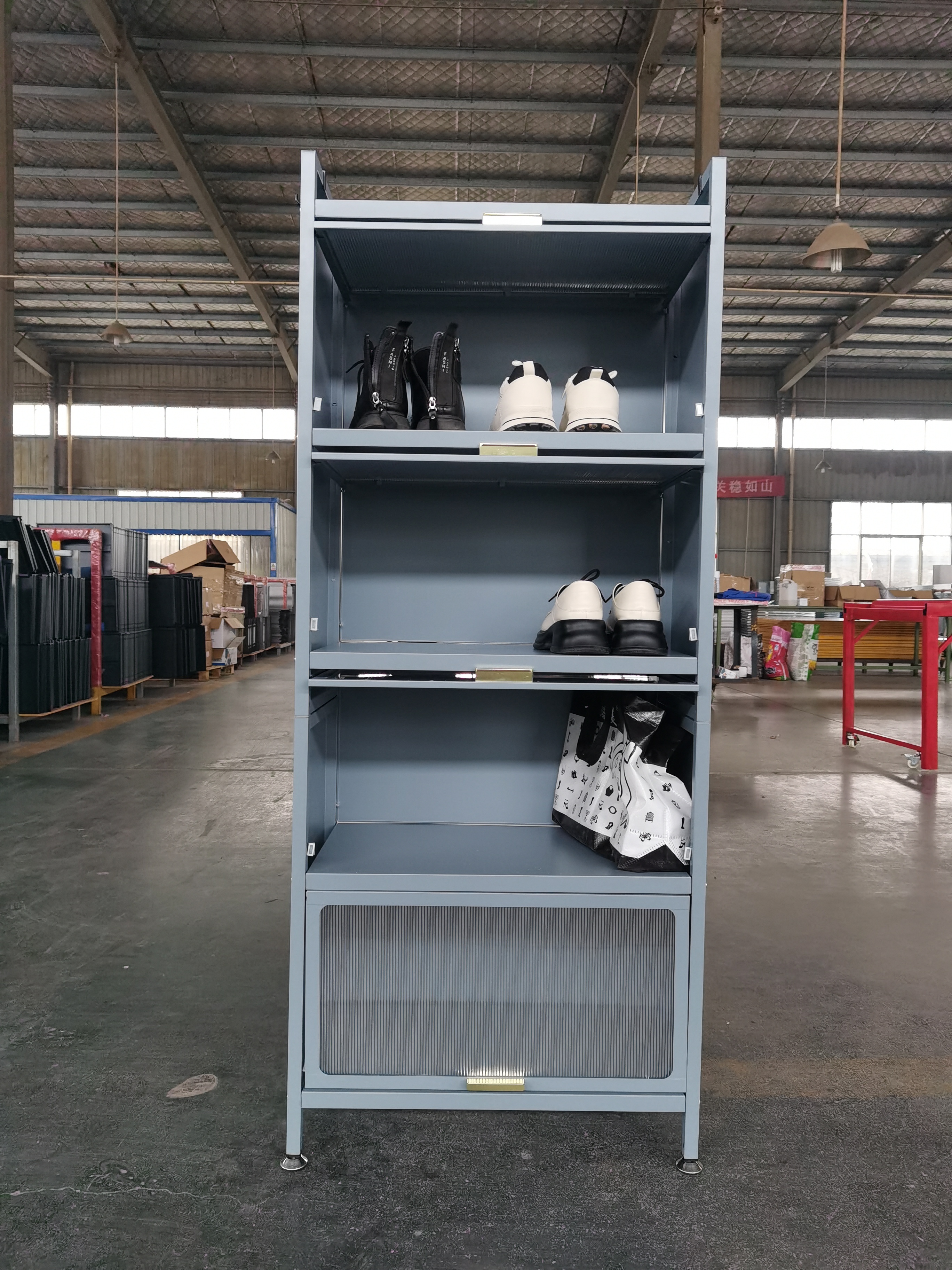 Полка кухонная металлическая с дверцей