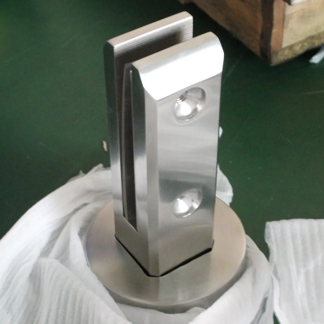 Hot Selling Stainless Steel Staircase Accessories Glass Clip Pool Fence Railing Glass Spigot