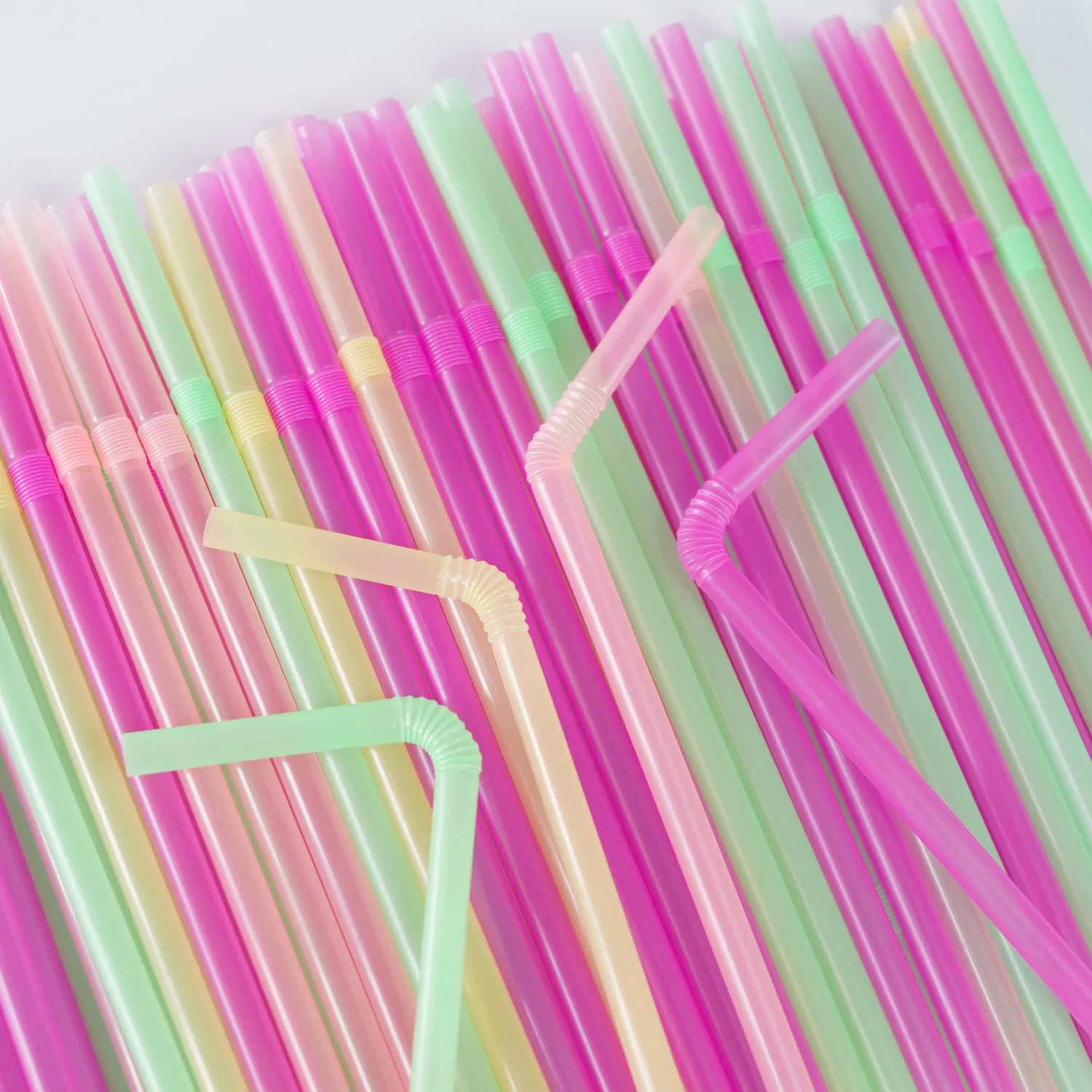 Pretty and Functional Low-Temperature Drinking Straws for Events