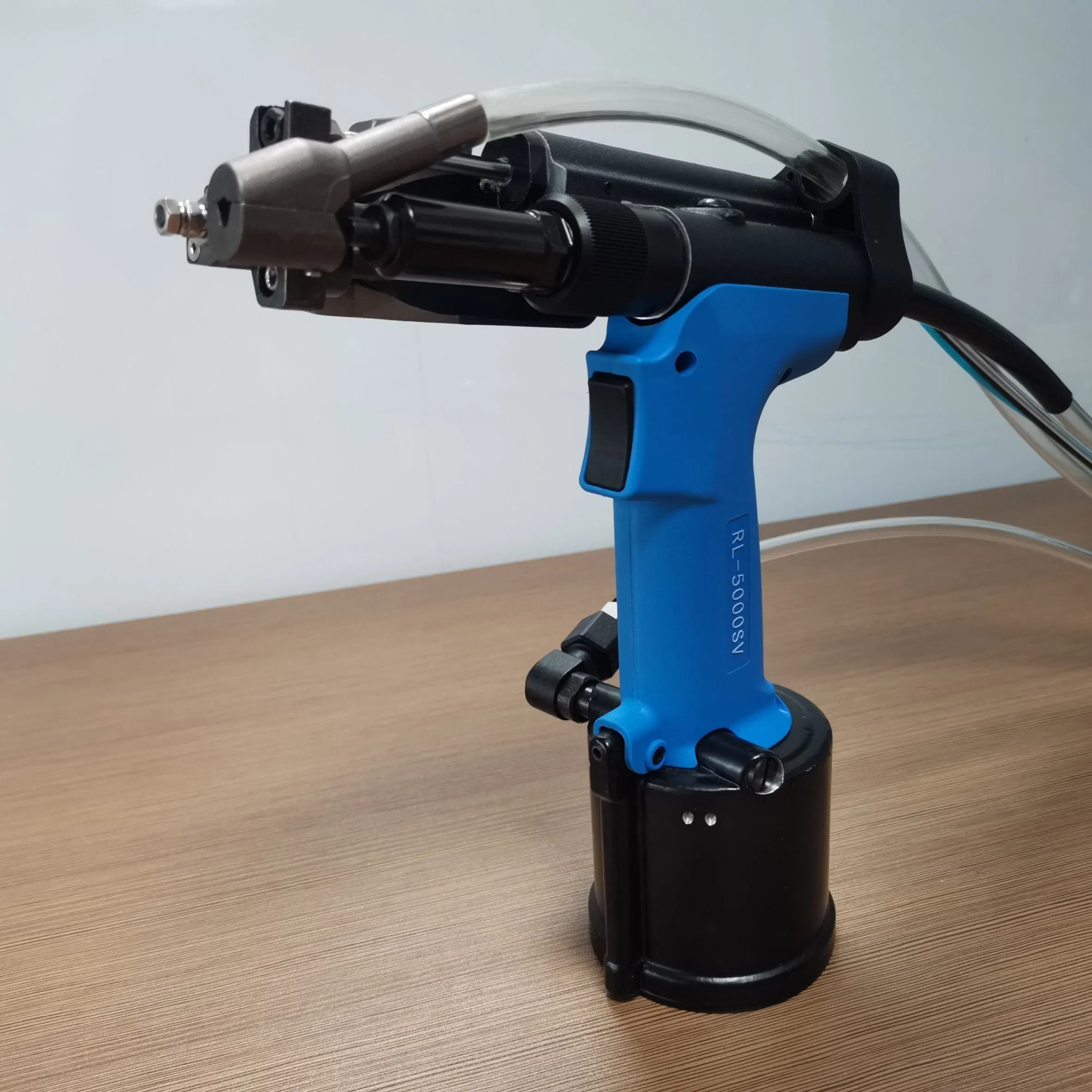 Пневматическая заклепочная машина с авто-подачей