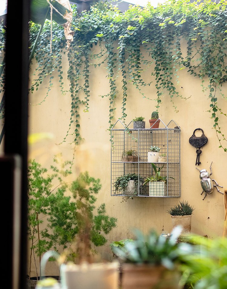 Storage Basket in Two Layers and Four Cubics for Home