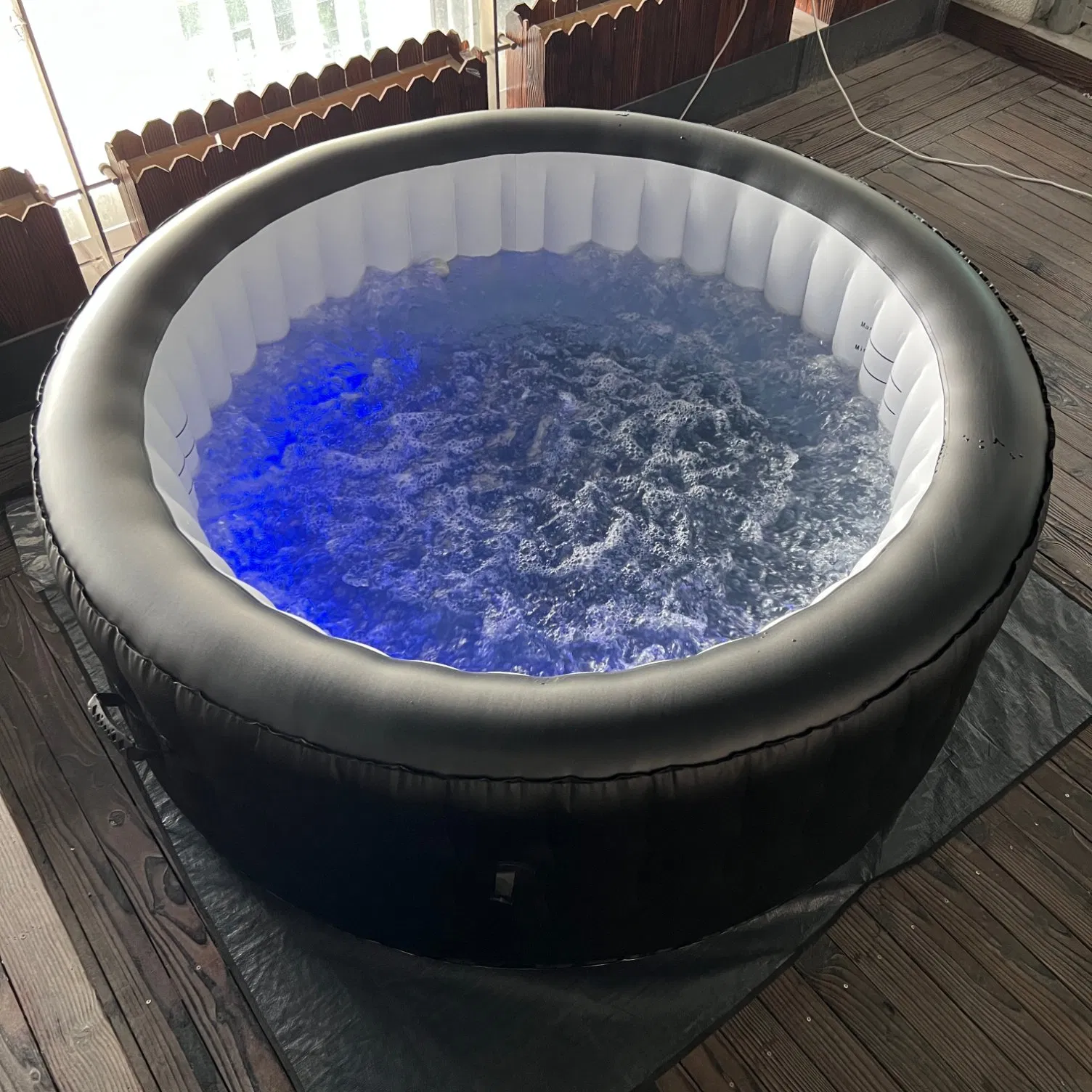 Надувной СПА-бассейн с гидромассажем, 2-4 чел.