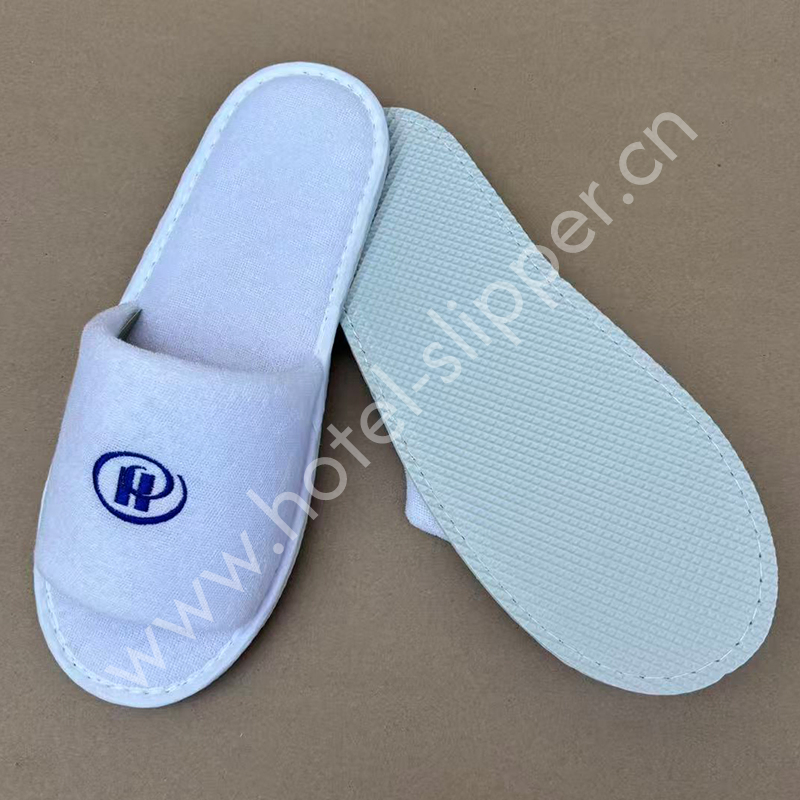 Wholesale White Disposable Eco Friendly Non-Slip Open-Toed Terry Towel Hotel Slippers with Custom Logo