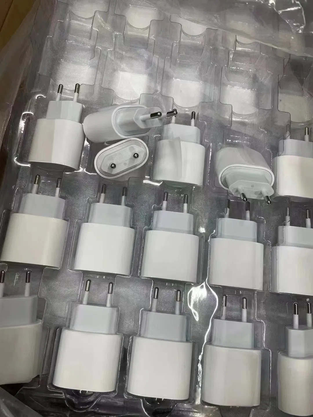 Оригинальный зарядник Apple 20W Type-C для iPhone