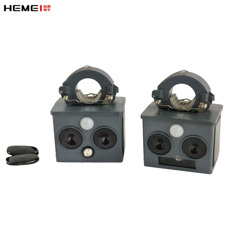 Powerful Ultrasonic and Flash Bird Repeller for Birds Cat Flying Animals Control