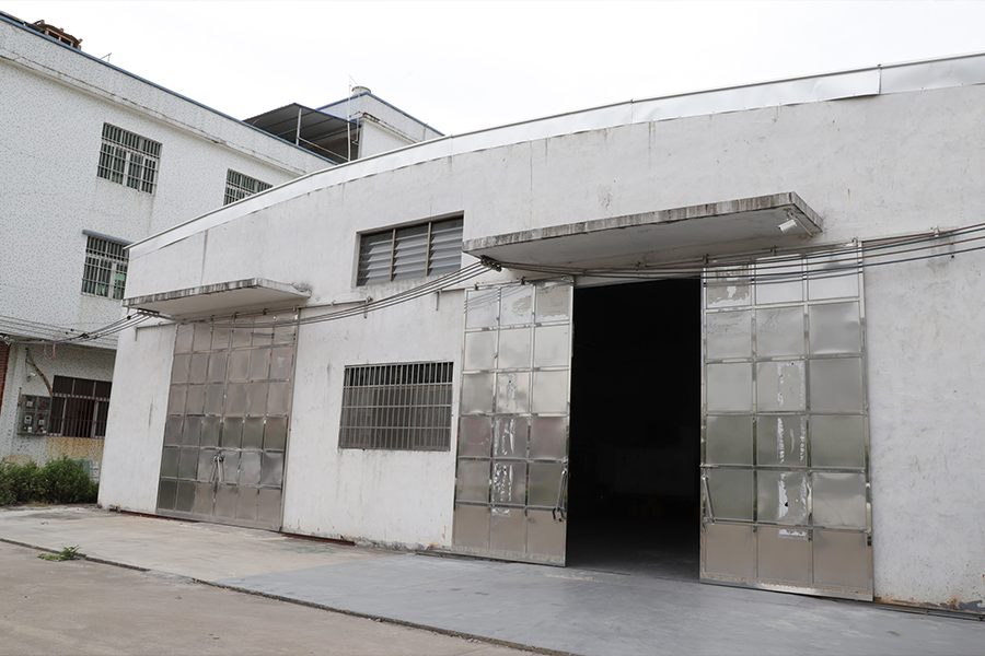 Modern Brass Polish Sink Mixer Tap 12" Swing Nozzle Deck Mounted Single-Hole Installation for Hot & Cold Water in Kitchen