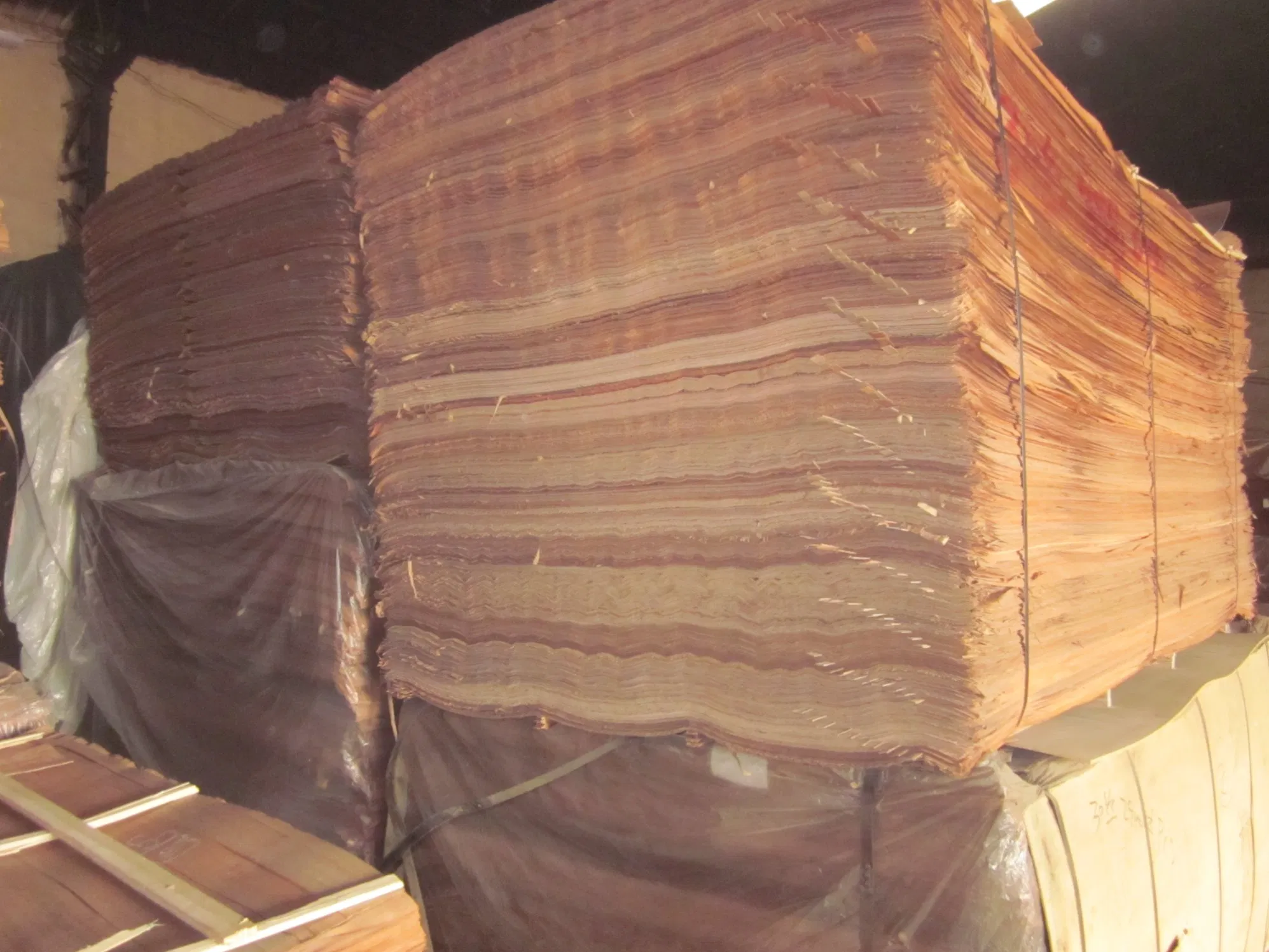 4*8 Linyi Recon Engineered Birch Natural Wood Face Veneer in China