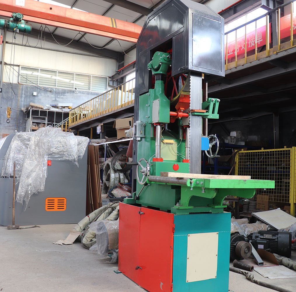 Ленточная пила по дереву вертикальная настольная