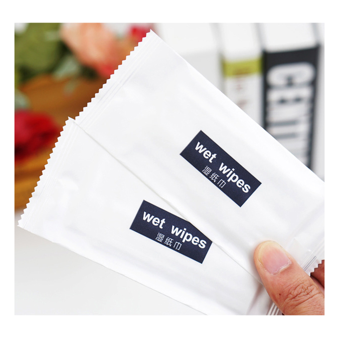 Free Sample Single Pack Hand Cleaning Wet Wipes Custom Logo Individual Wrapped Organic Cotton Wipes for Restaurant Hotel Shop Packaging