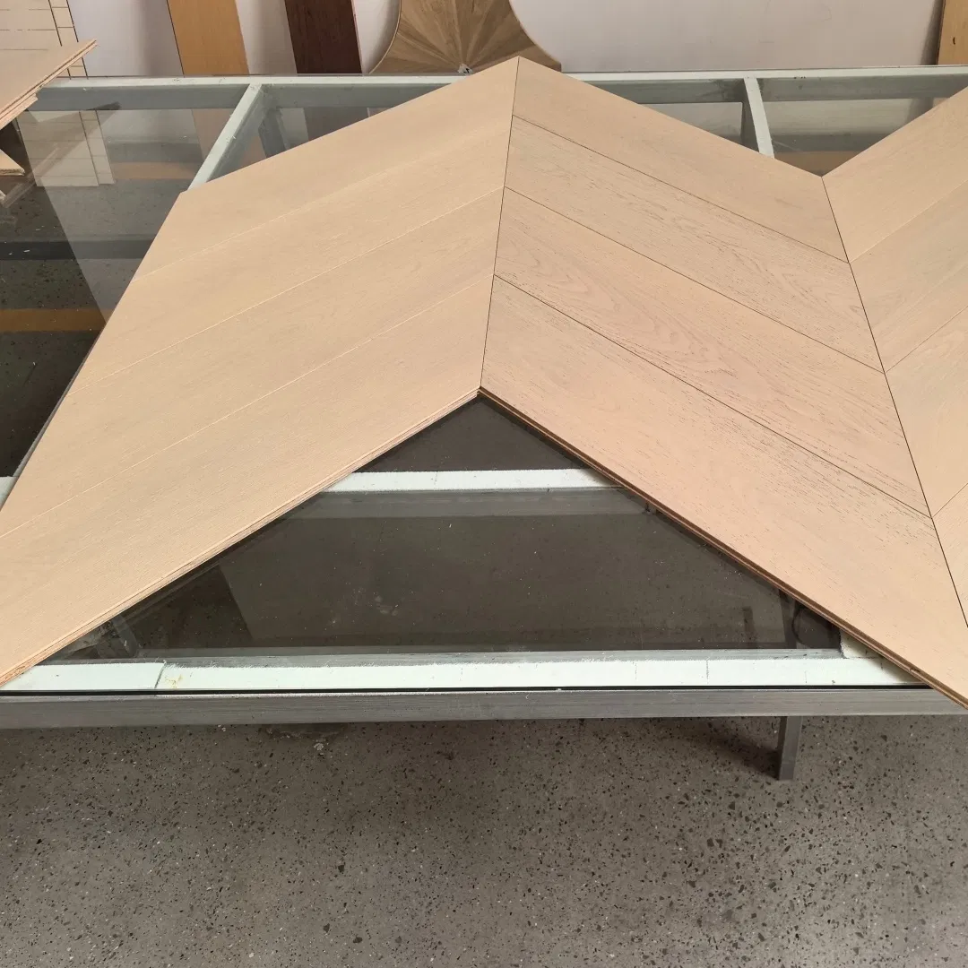 Eco-Friendly Engineered Flooring Wire Brushed UV Lacquered Coating European Oak Wood Flooring Chevron
