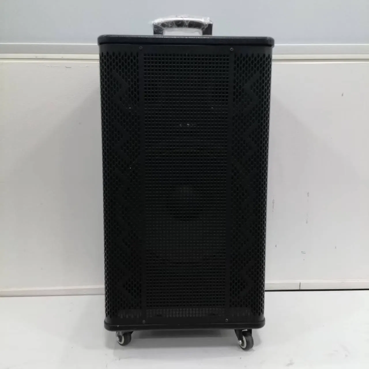 15-дюймовая Bluetooth-колонка на тележке в деревянном корпусе