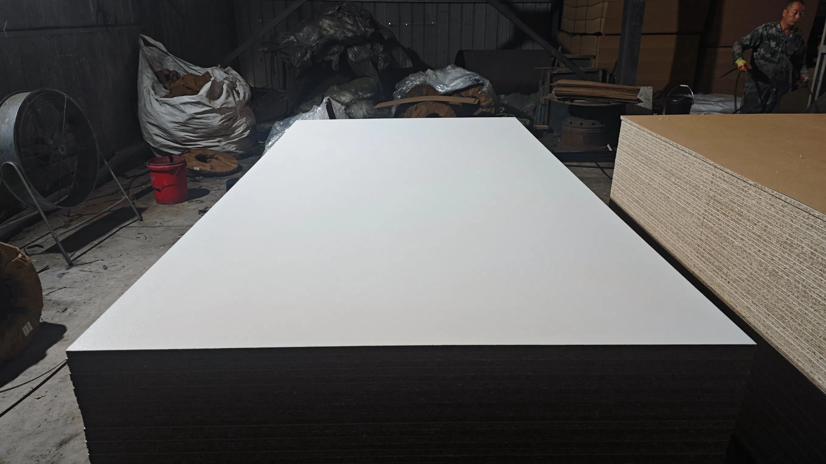 Heatproof Melamine Particle Board with Excellent Durability for Restaurant and Hotel Interior Design