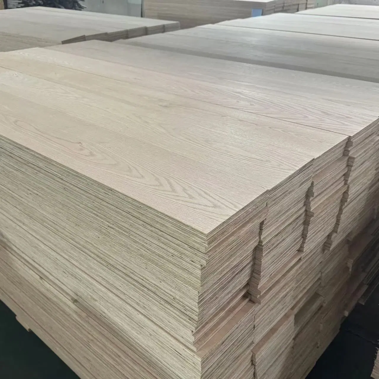 Multilayered Oak Indoor Hardwood European White Oak Wood Engineered Flooring