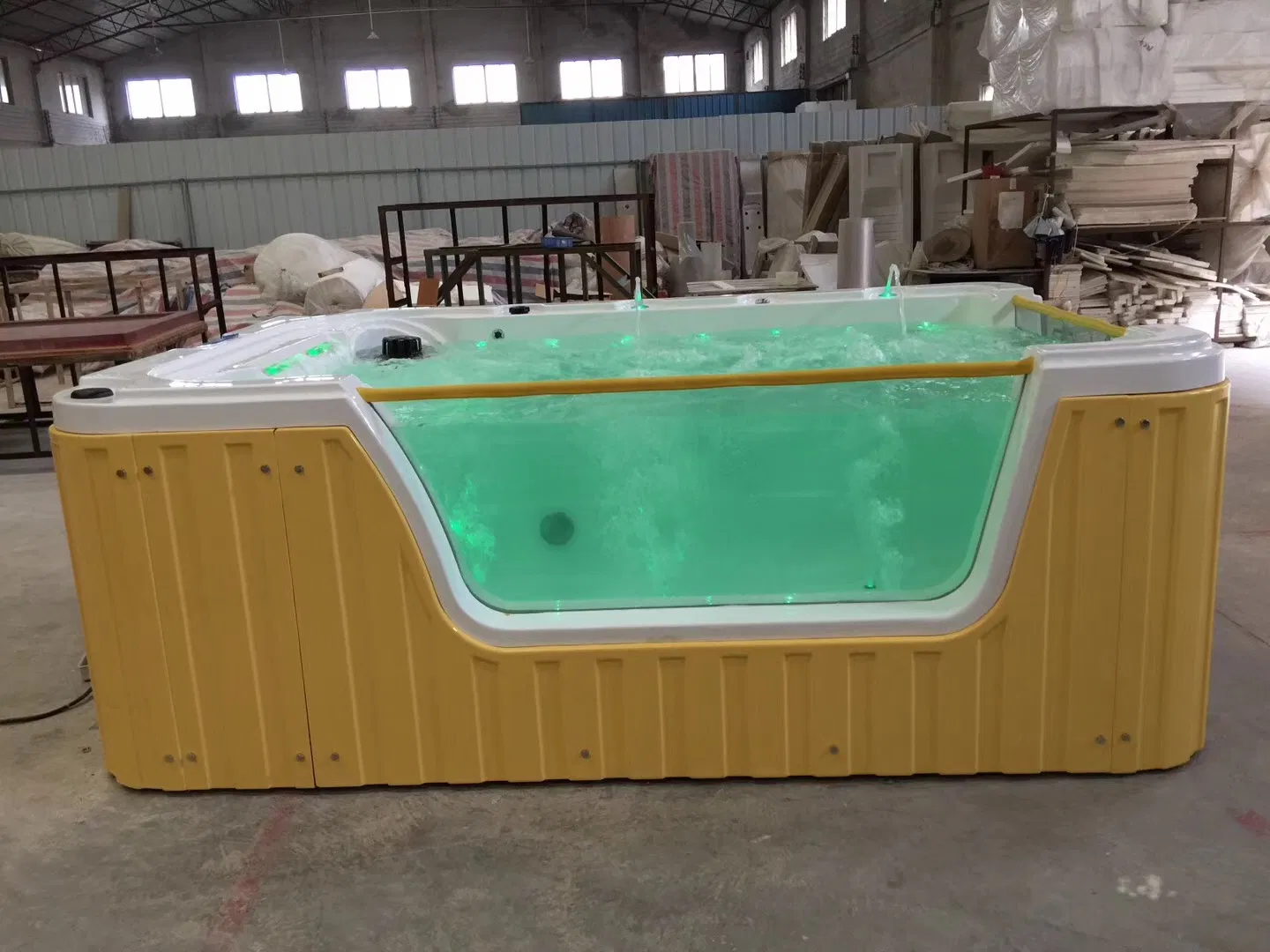 Детский бассейн с подсветкой и фонтанами